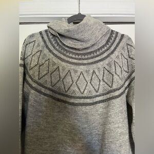 Women’s Old Navy gray cowl neck sweater, size M